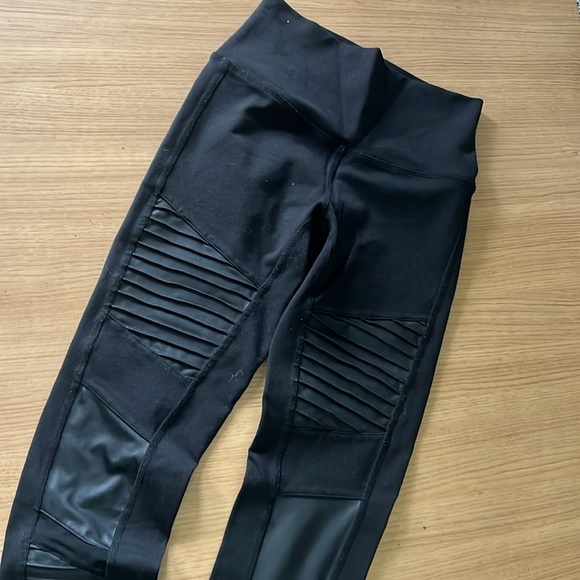 Alo High-Waist Moto Legging XSmall - Picture 7 of 11